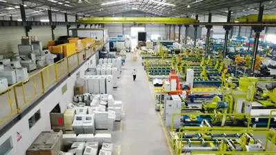 آلة سحب الألومنيوم المبثوق بقدرة 5500 طن من شركة Yuexing جاهزة للشحن